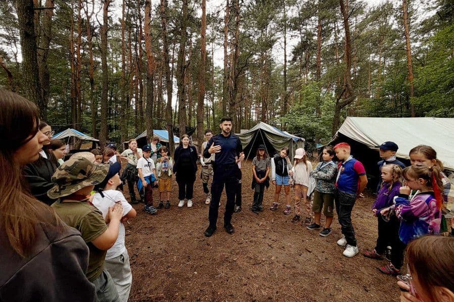 Dzielnicowi i profilaktycy w Zawierzu edukują o bezpieczeństwie podczas wakacji — Zawiercie